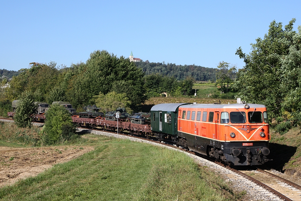 A-RBAHN 2050.09 am 20.September 2025 mit dem SGAG 96294 (Korneuburg - Ernstbrunn) beim Strecken-Km. 20,0 der Lokalbahn Korneuburg - Hohenau.