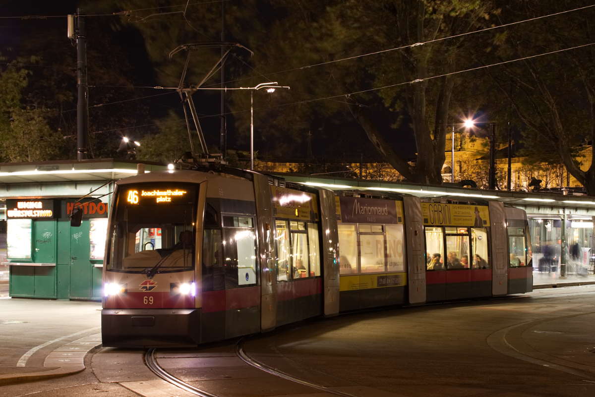 A1 69 auf der Linie 46 in der Endhaltestelle Ring, Volkstheater U, 28.10.2017