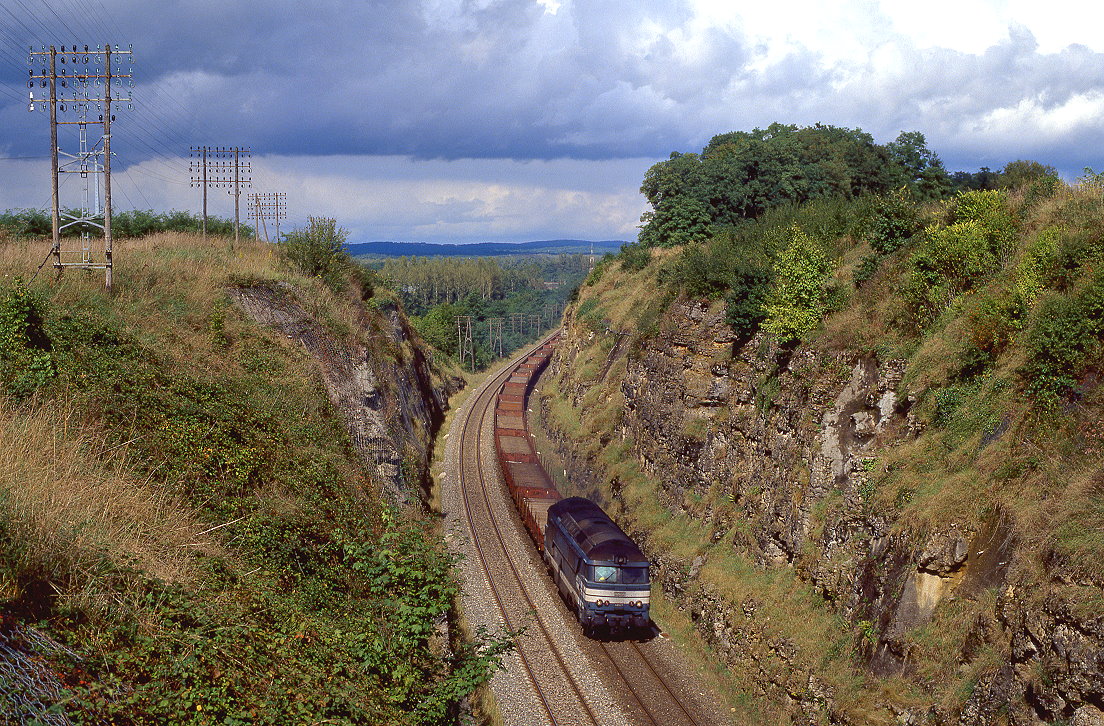 A1AA1A 68527 bei Chaux ls Port, Strecke Paris - Troyes - Mulhouse, 10.09.2002.