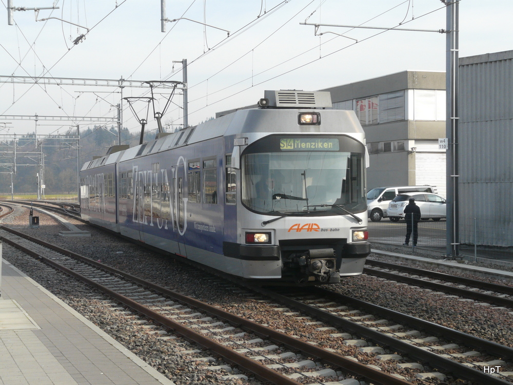 AAR - Triebwagen ABe 4/8 34 bei der einfahrt im Bahnhof Suhr am 01.02.2014