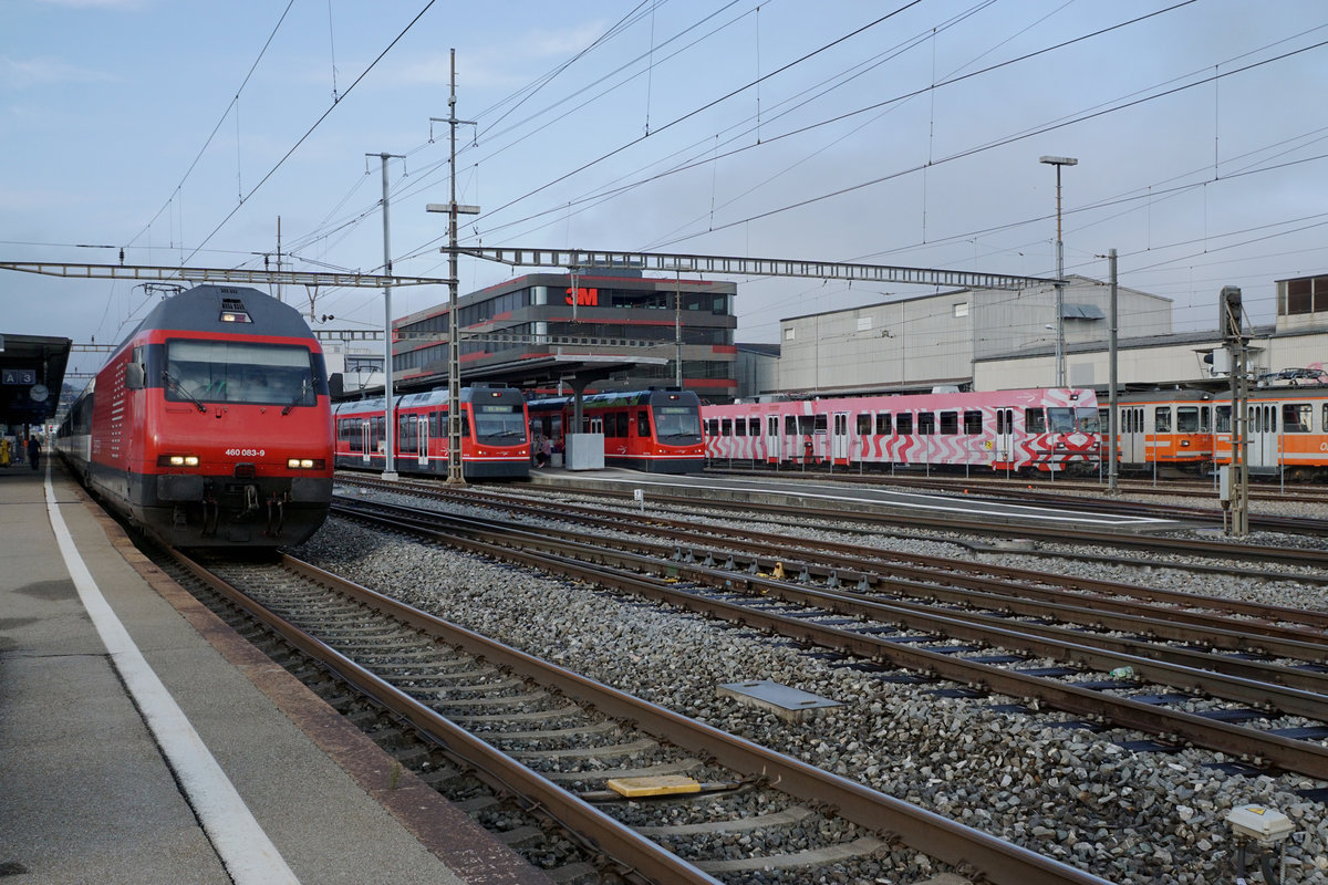 Aare Seeland mobil ASm
SBB Personenverkehr
Bahnhofidylle Langenthal anno 2018 mit SBB Re 469 083-9 sowie Zügen der ASm.
Foto: Walter Ruetsch