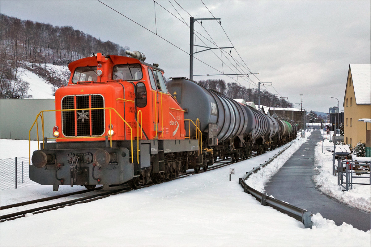 Aare Seeland mobil/ASm Em 326 bei Oberbipp am 25. Januar 2021.
Foto: Walter Ruetsch 