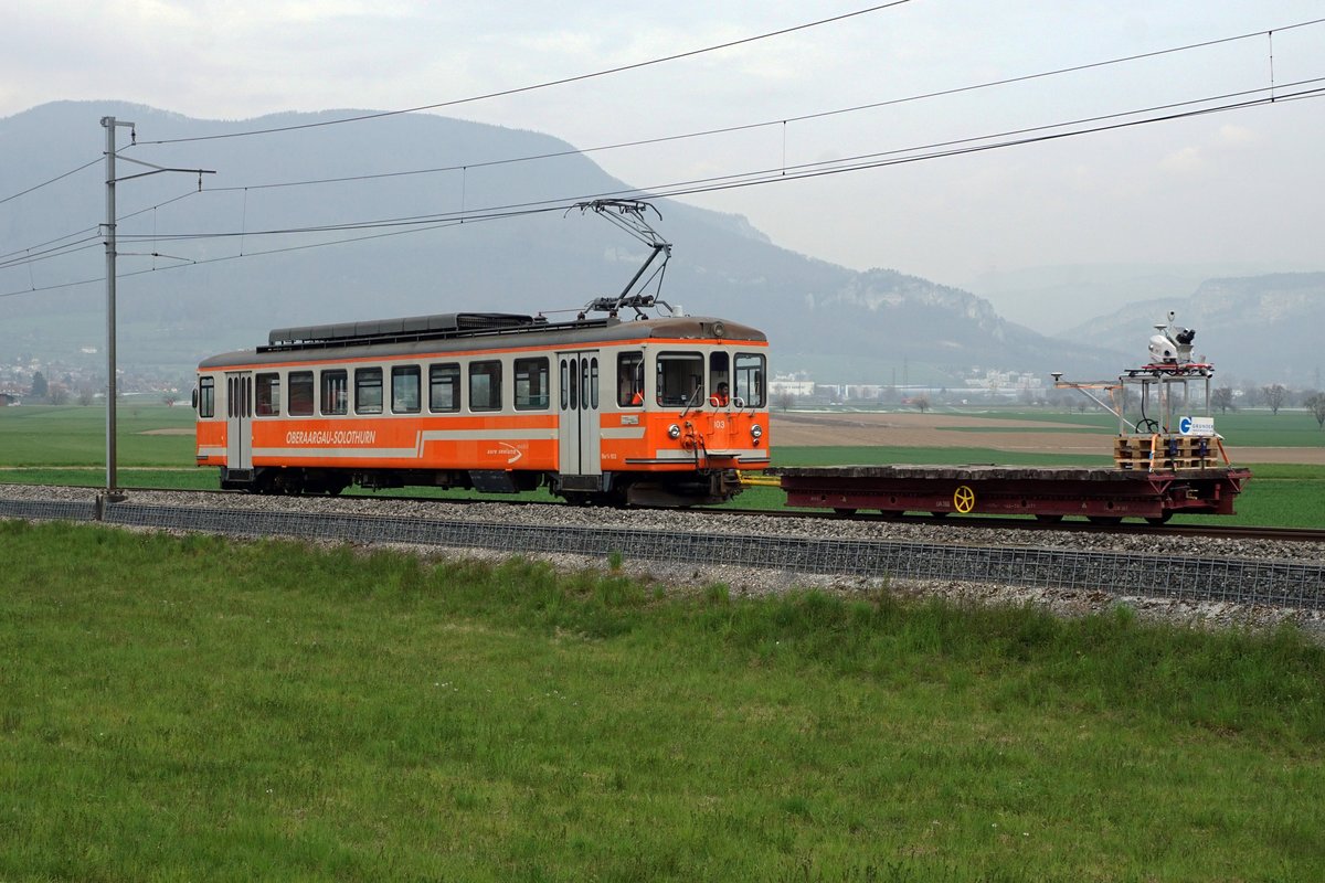 Aare Seeland Mobil/ASm.
Seltener Messzug auf dem Streckenabschnitt Langenthal-Niederbipp-Langenthal.
Be 4/4 103 mit UA 266 auf der Weierhöhe vor Niederbipp am 16. April 2019.
Foto: Walter Ruetsch 