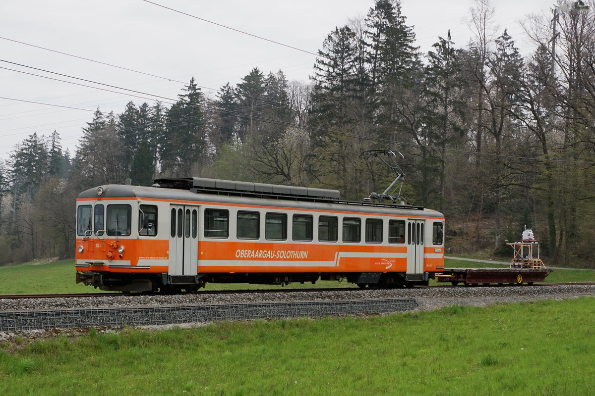Aare Seeland Mobil/ASm.
Seltener Messzug auf dem Streckenabschnitt Langenthal-Niederbipp-Langenthal.
Be 4/4 103 mit UA 266 auf der Weierhöhe vor Niederbipp am 16. April 2019.
Foto: Walter Ruetsch 