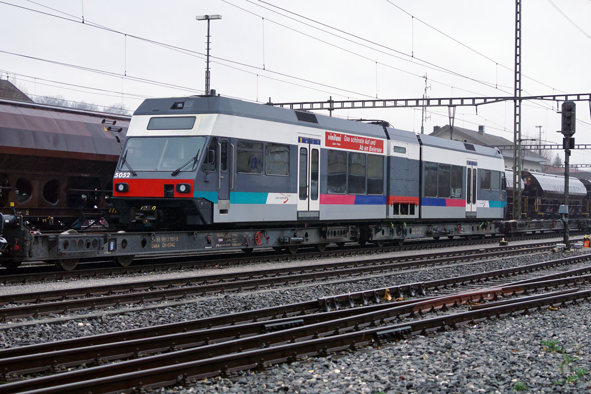 Aare Seeland mobil/BTI.
Be 2/6 5052 in Herzogenbuchsee auf Rollschemel unterwegs zu Stadler Rail am 10. März 2020.
Foto: Walter Ruetsch