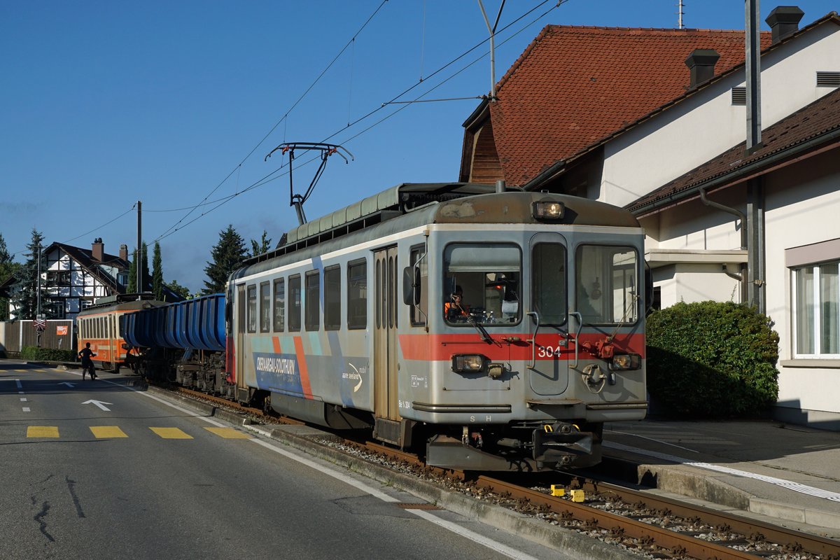 Aare Seeland mobil/BTI.
Impressionen der Seelinie vom 5. August 2020.
Kieszug mit Be 4/4 304  WIEDLISBACH  und Be 4/4 302 bei Gerolfingen.
Foto: Walter Ruetsch