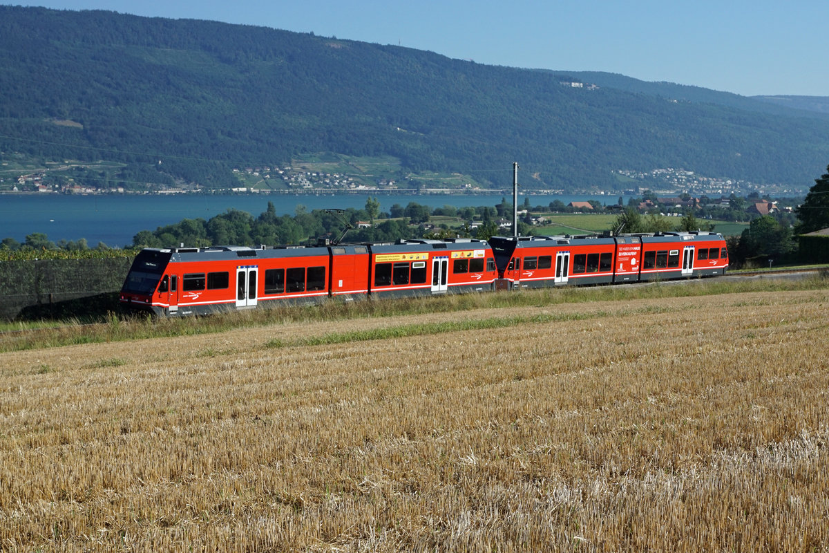 Aare Seeland mobil/BTI.
Impressionen der Seelinie vom 5. August 2020.
Regionalzug Ins-Biel mit Doppeltragktion GTW Be 2/6 bei Mörigen.
Foto: Walter Ruetsch