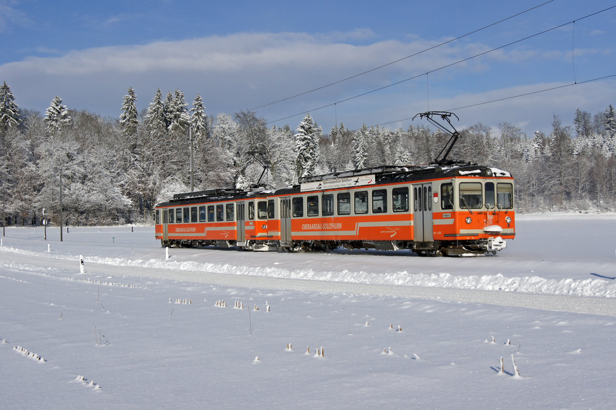 Aare Seeland mobil.
ERINNERUNGEN AN DAS ALTE BIPPERLISI.
Solothurn-Langenthal mit der Doppeltraktion Be 4/4 303  SOLOTHURN  und dem Be 4/4 103 bei Bannwil am 18. Dezember 2010.
Foto: Walter Ruetsch