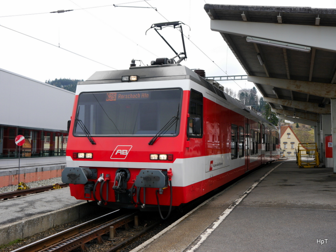 AB / RHB - Zahnradtriebwagen  BDeh 3/6 25 im Bahnhof von Heiden am 27.03.2015