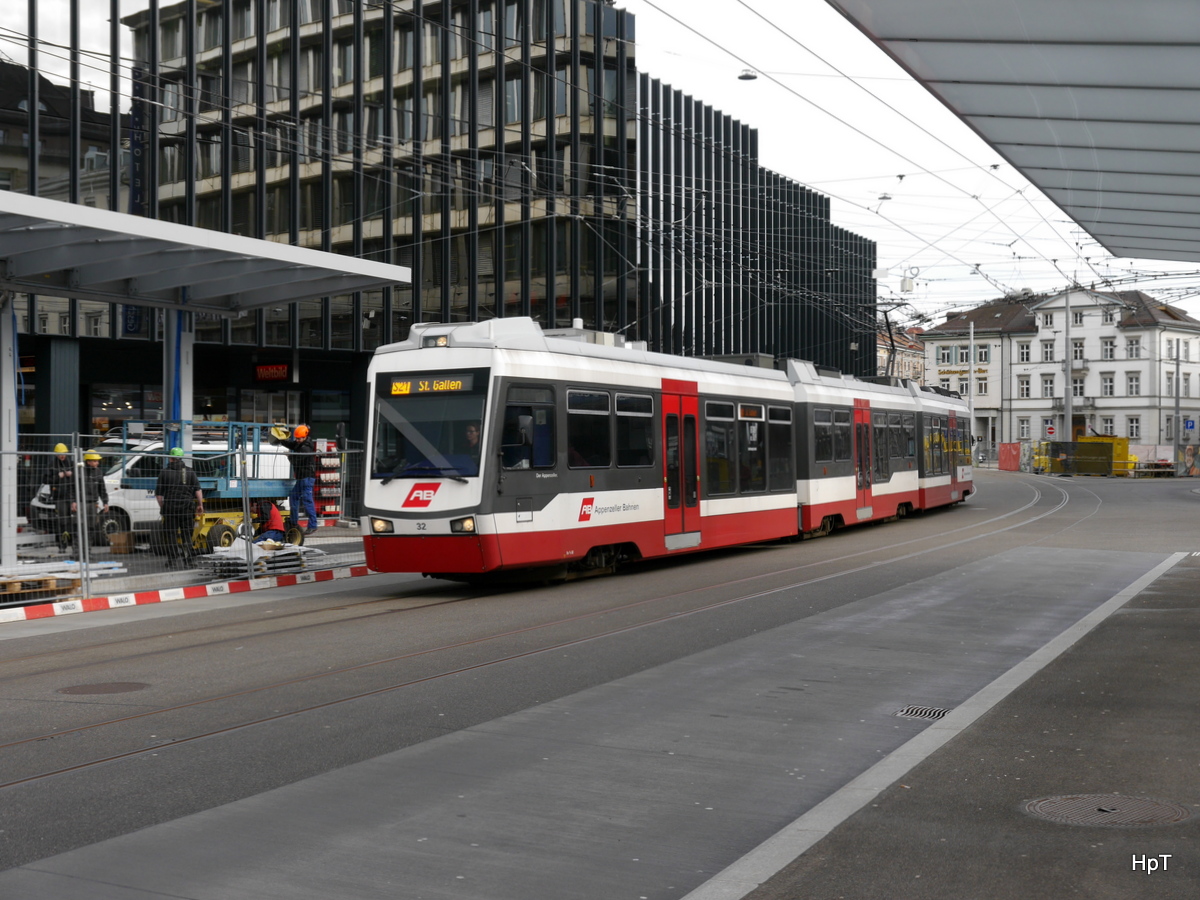 AB / TB - Triebwagen Be 4/8 32 unterwegs vor dem SBB Bahnhof in St.Gallen am 09.03.2018