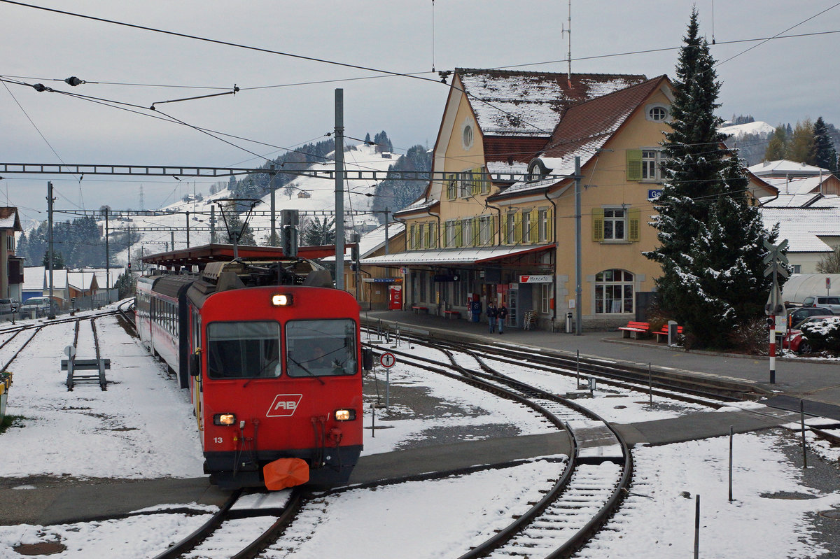 AB: Bahnhof Gais mit S 22 am frühen Morgen des 13. November 2016.
Foto: Walter Ruetsch