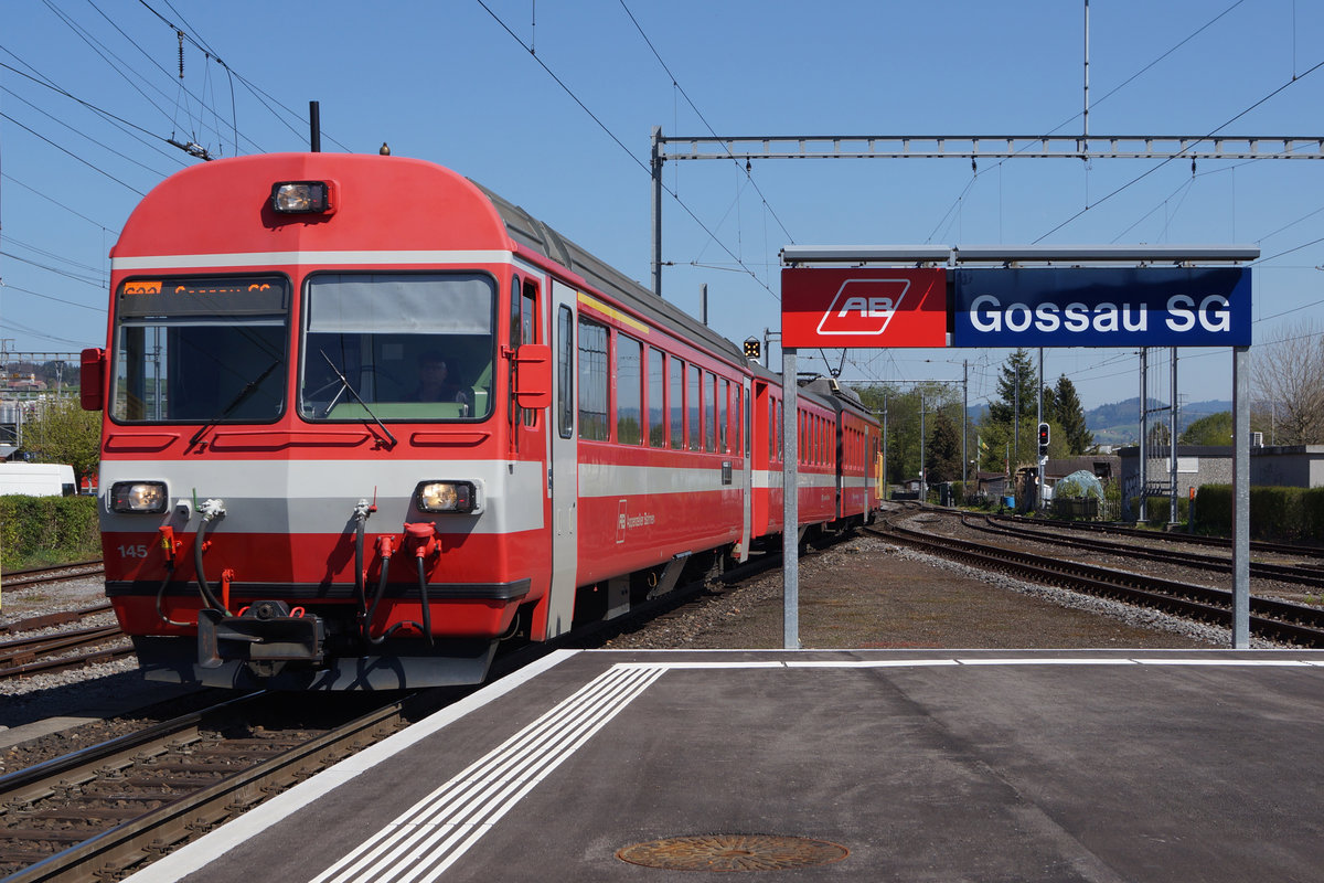 AB: Impressionenen vom 24. April 2017.
Einfahrt der S23 in Gossau.
Foto: Walter Ruetsch
