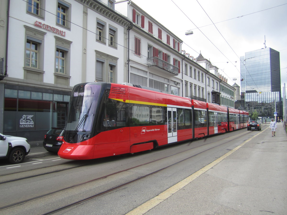 AB Nr. 4102 (ABe 8/12 ''Tango'') am 23.6.2019 zwischen den Haltestellen St.Gallen, Bahnhof und Schiebenertor unterwegs als S21 nach Trogen
