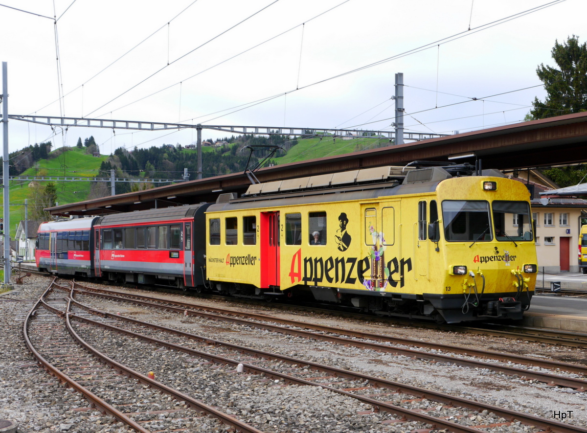 AB - Regio nach Appenzell an der Spitze der Triebwagen BDeh 4/4 13 im Bahnhof von Gais am 11.05.2017