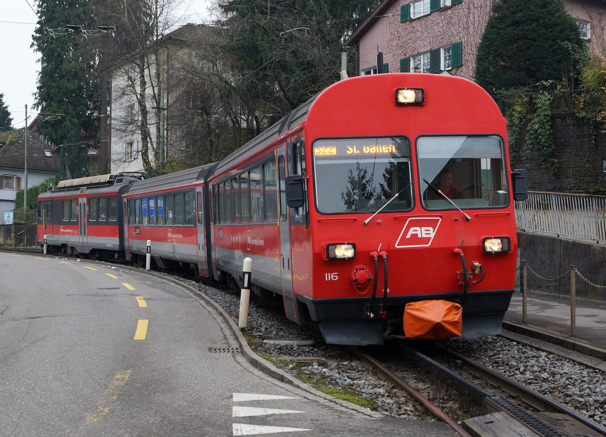 AB: S 22 auf dem letzten Zahnradstreckenabschnitt der ehemaligen SGA bei Riethüsli am 13. November 2016.
Foto: Walter Ruetsch