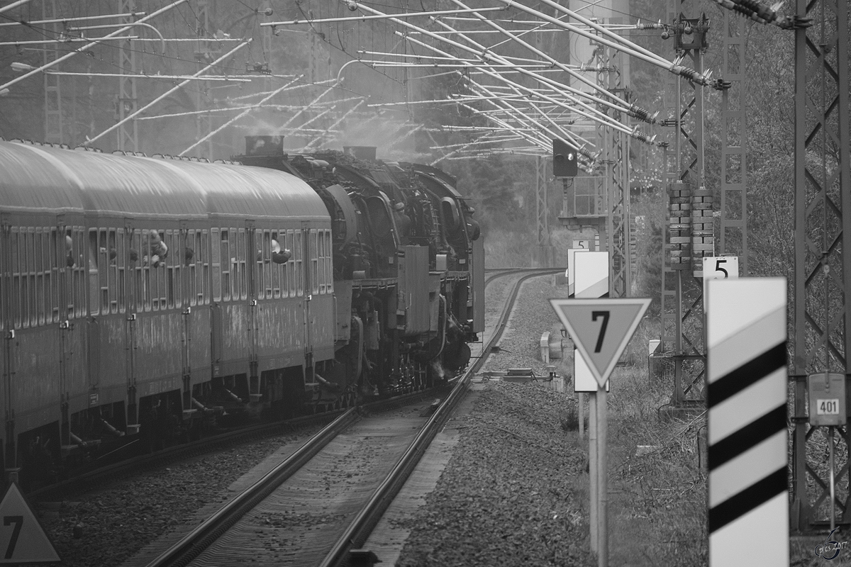 Ab Tharant waren die beiden Dampflokomotiven 50 3648-8 & 03 2155-4 für den Rest der Strecke nach Dresden aneinandergekoppelt.