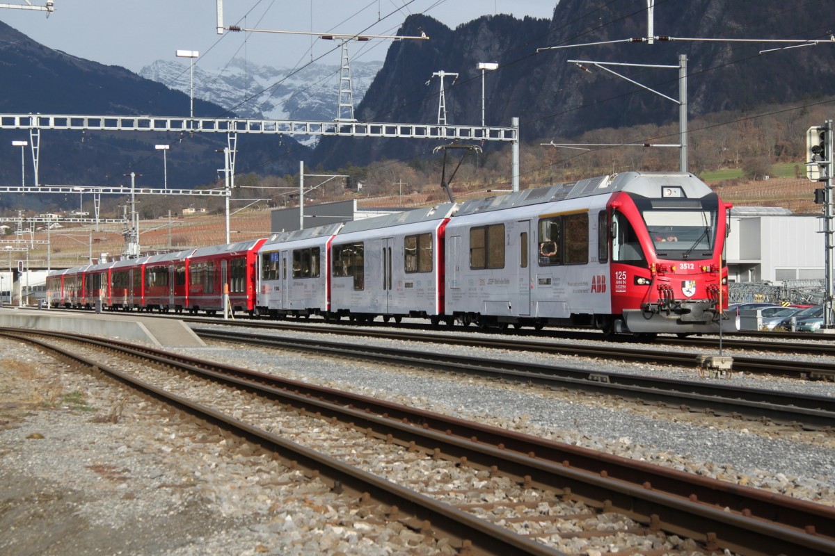 ABB Allegra mit dem Albula Gliederzug auf Testfahrt am 18.12.15 in Untervaz.