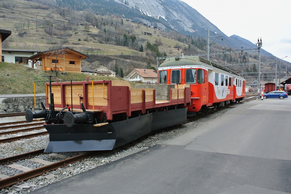 ABDe 537 506-8 mit Schneepflugwagen abgestellt in Orsires, 15.03.2015.