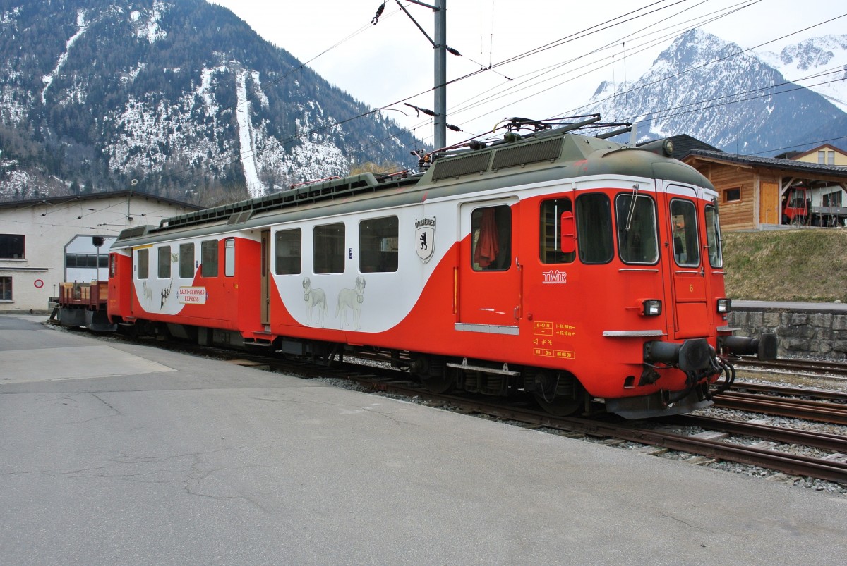 ABDe 537 506-8 mit Schneepflugwagen abgestellt in Orsires, 15.03.2015.