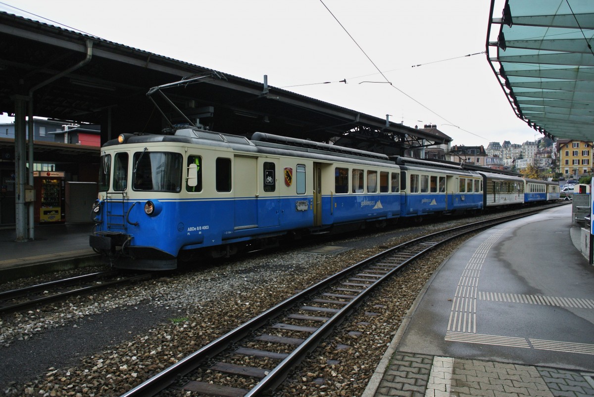 ABDe 8/8 4003 steht mit einem Regionalzug nach Zweisimmen in Montreux bereit, 20.11.2013.