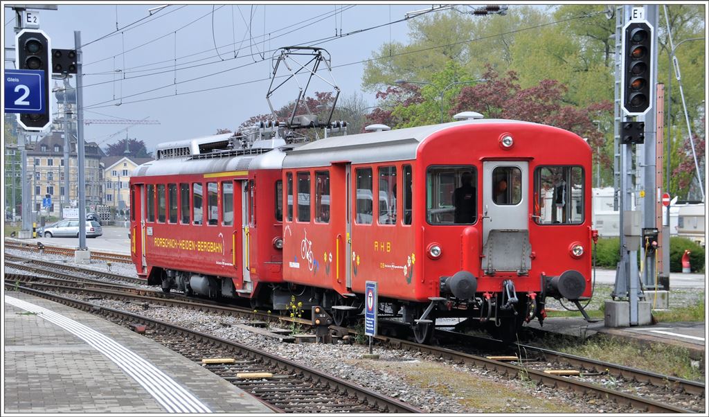 ABDeh 2/4 24 und D9 Velowagen in Rorschach. (02.05.2016)
