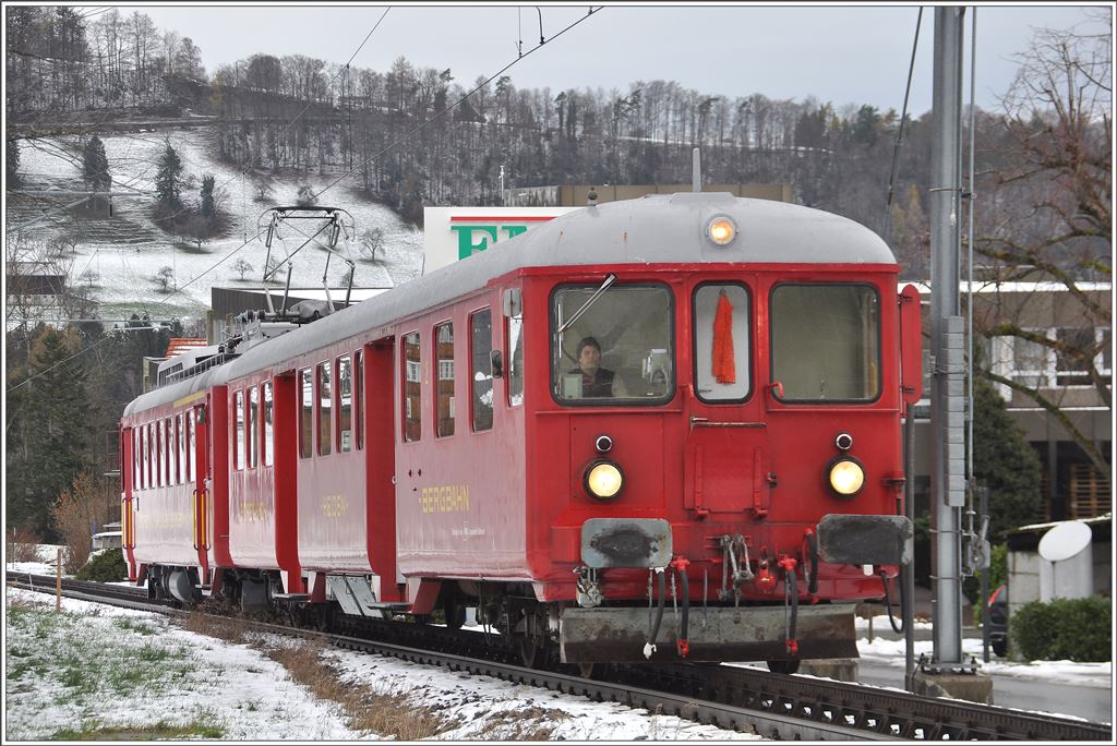 ABDeh 2/4 24 und Steuerwagen Bt 31 ex. BT bei der Ankunft in Heiden. (29.11.2015)