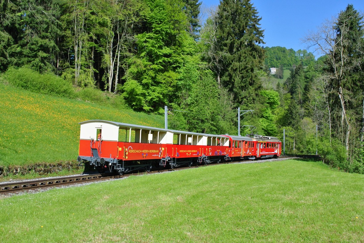 ABDeh 2/4 Nr. 23 schiebt 4 Wagen in Richtung Heiden, 05.05.2014.