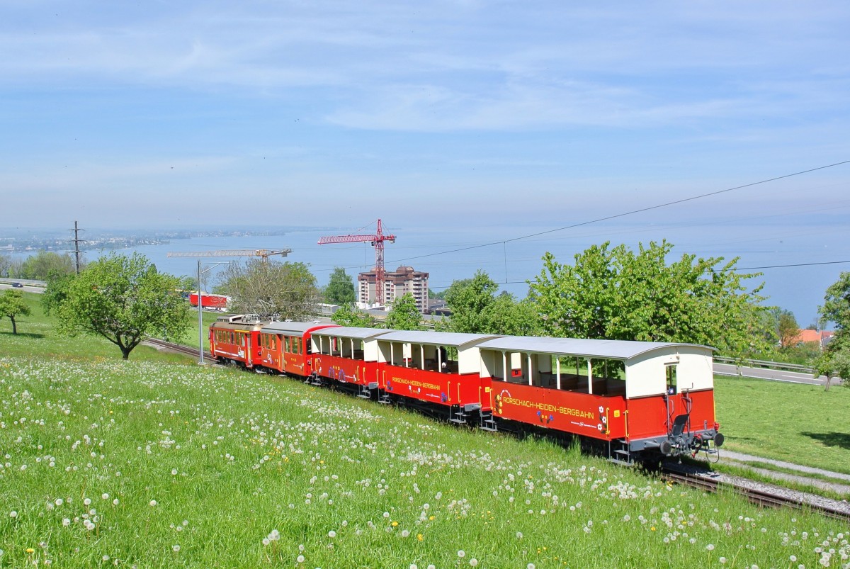 ABDeh 2/4 Nr. 23 schiebt 4 Wagen vom Bodensee hinauf Richtung Heiden, 05.05.2014.