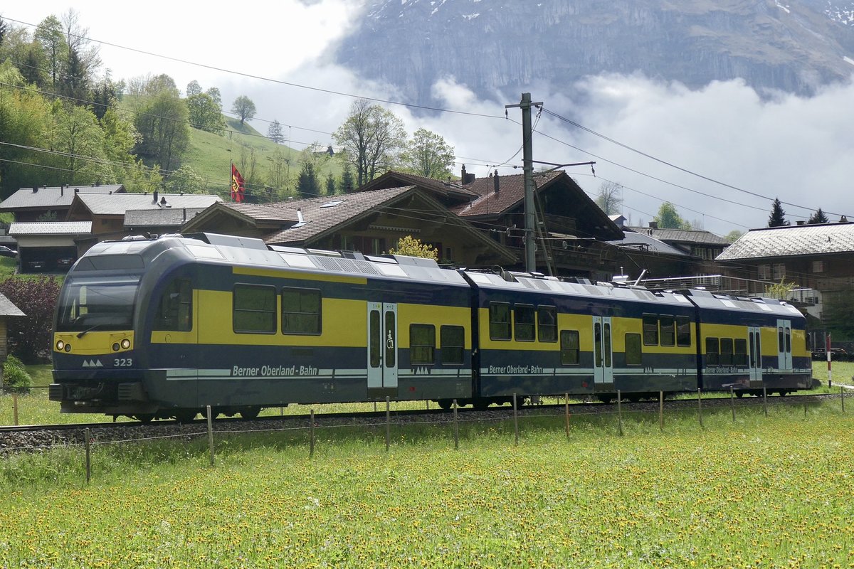 ABDeh 8/8 323 am 6.5.20 unterwegs nach Interlaken, am 6.5.20 bei Schwendi.