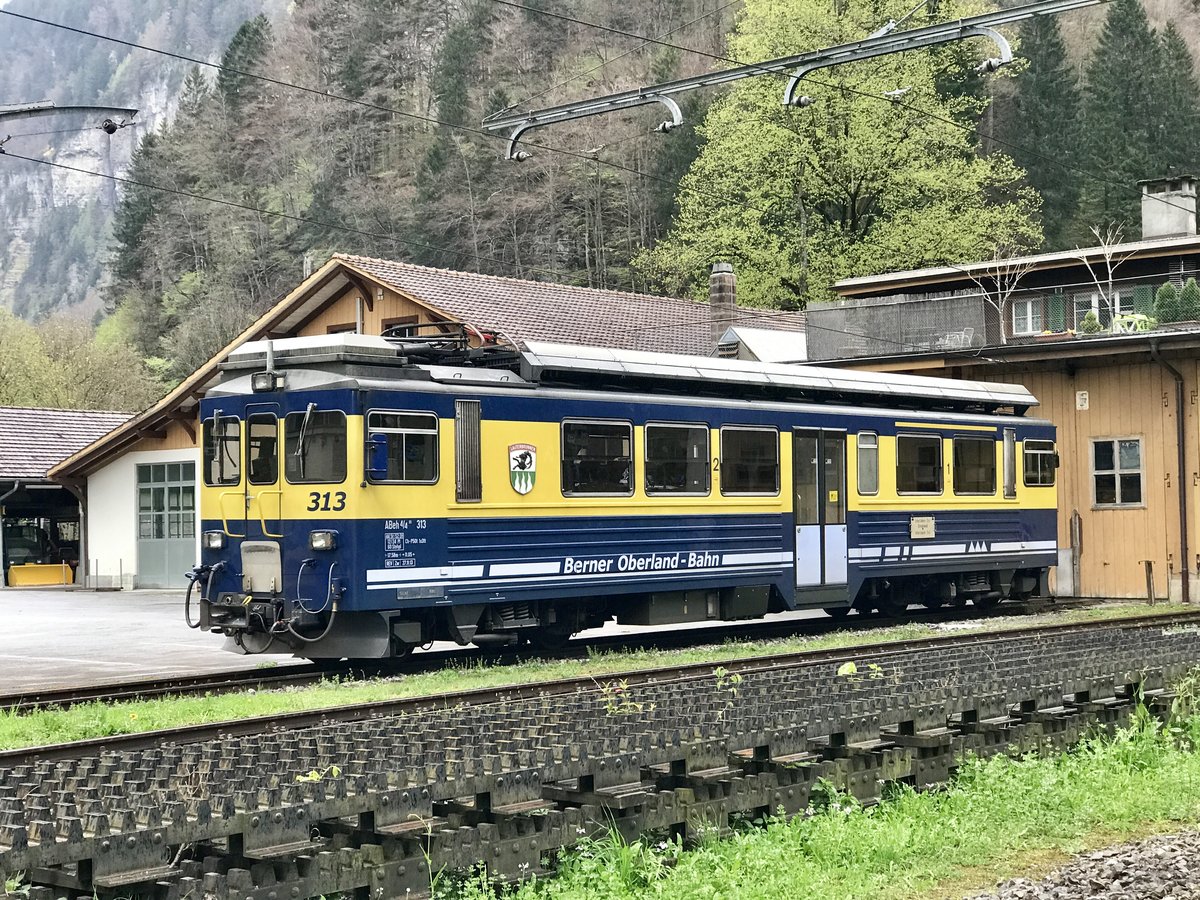ABDeh II 4/4 313  Lauterbrunnen  am 17.4.17 Solo hinter dem Bhf Zweilütschinen abgestellt.
