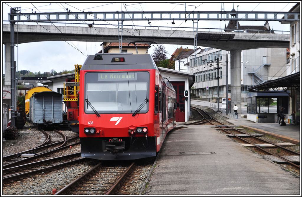 ABe 2/6 633 verlässt Tramelan nach Les Breuleux, wo wegen des Bahnhofumbaus in Le Noirmont, auf den Bahnersatzbus umgestiegen werden muss. (12.05.2014)