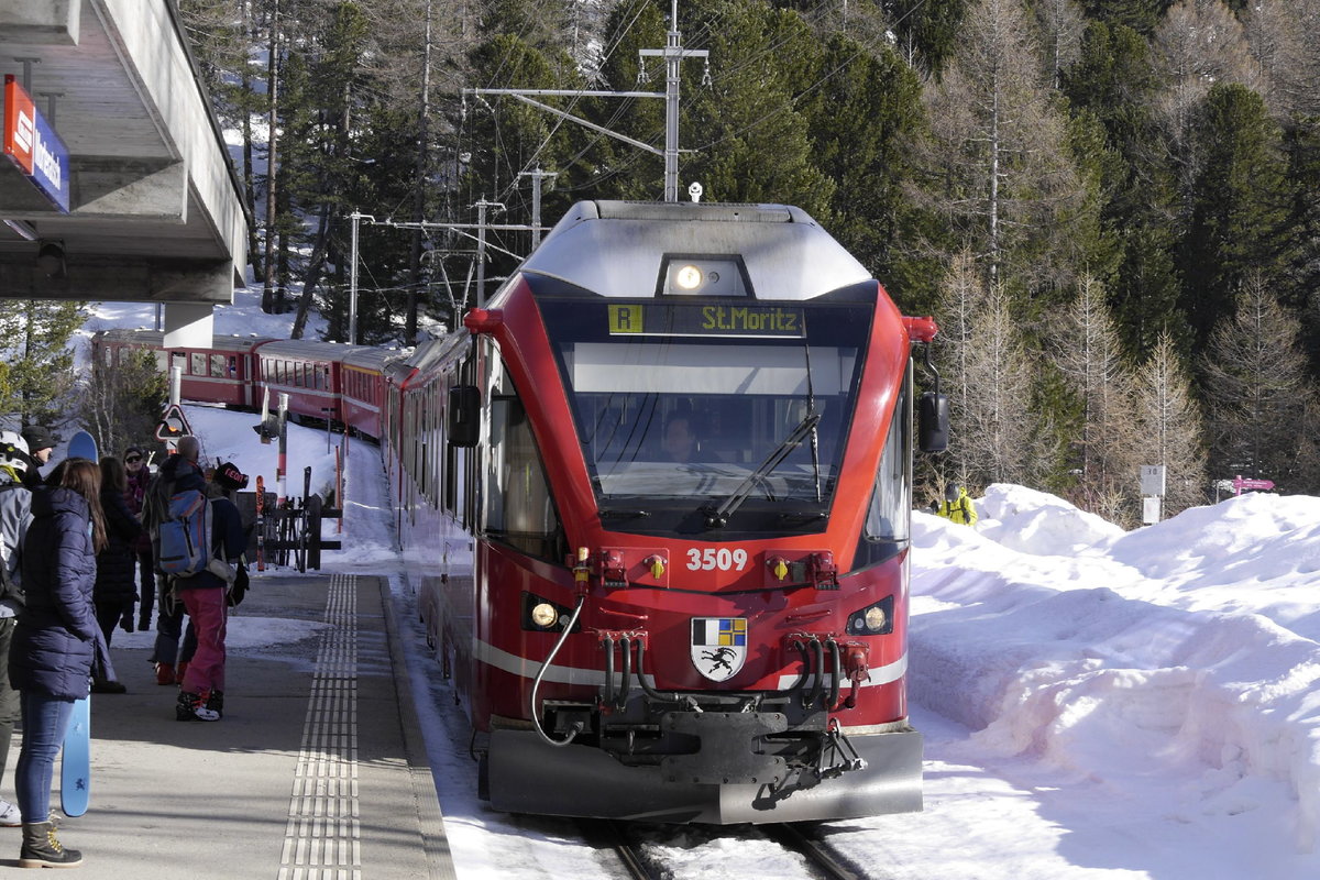 ABe 3509 mit Regio Tirano - St. Moritz bei der Einfahrt in die Station Mrteratsch (1.2.20).