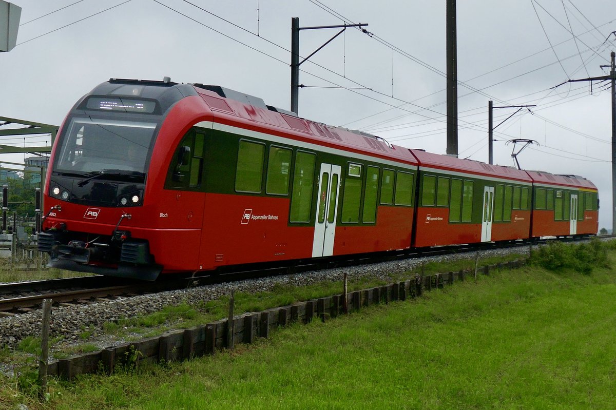 ABe 4/12 1002  Bloch  der AB am 9.6.20 kurz vor dem Bahnhof Gossau.