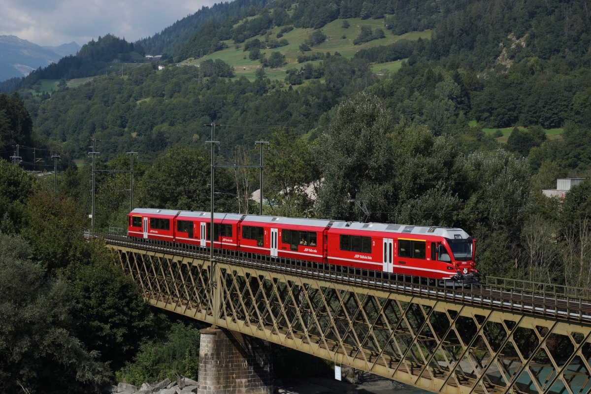 ABe 4/16 3104 befindet sich am 31.08.2013 kurz vor Reichenau-Tamins.
