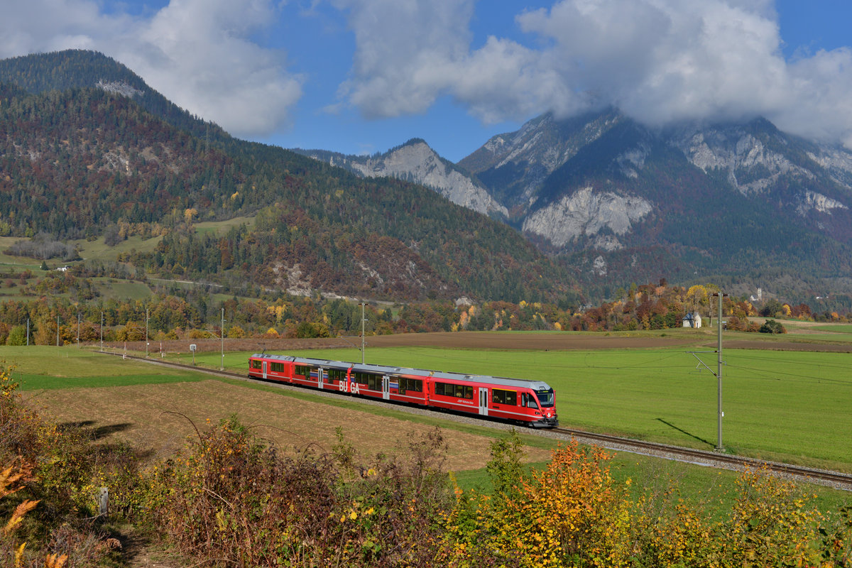 ABe 4/16 3105 am 27.10.2016 bei Bonaduz. 