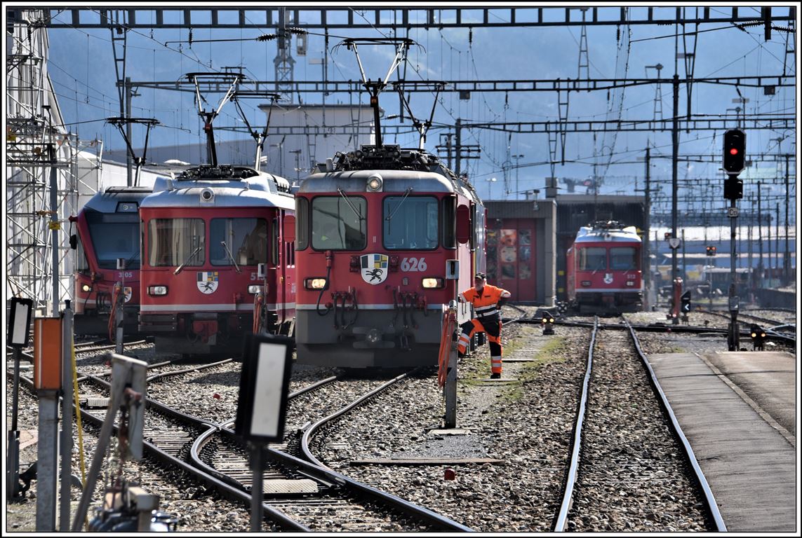 ABe 4/16 3105, Be 4/4 Vorortpendel 513. Ge 4/4 II 626  Malans  und Be 4/4 Vorortpendel 512 in Landquart. (18.03.2020)