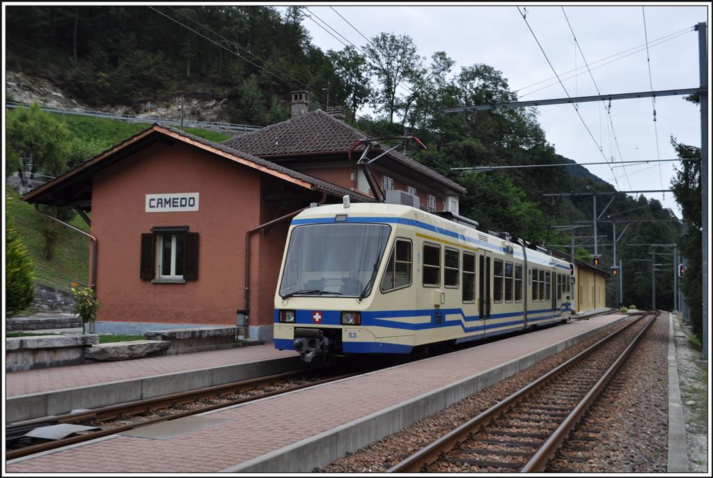 ABe 4/6 53 im schweizerisch/italienischen Grenzbahnhof Camedo, wo der Vorortsverkehr nach Locarno beginnt. (03.09.2014)