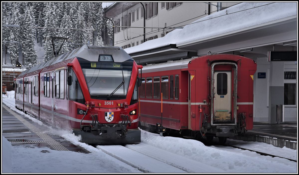 ABe 8/12 3501 umfährt seine Zusatzwagen im Endbahnhof Arosa. (18.03.2019)