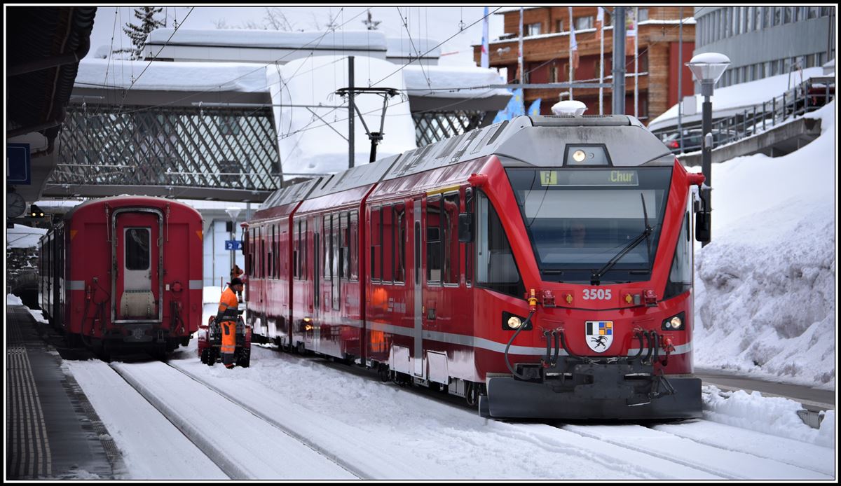 ABe 8/12 3505 wechselt in Arosa für die Talfahrt auf die andere Zugseite. (18.03.2019)