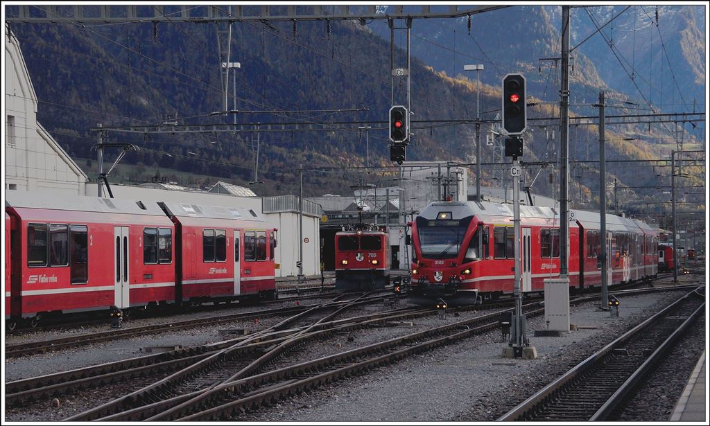 ABe 8/12 3511, Ge 6/6 II 705  Pontresina  und ABe 4/16 3105 in Landquart. (11.11.2014)