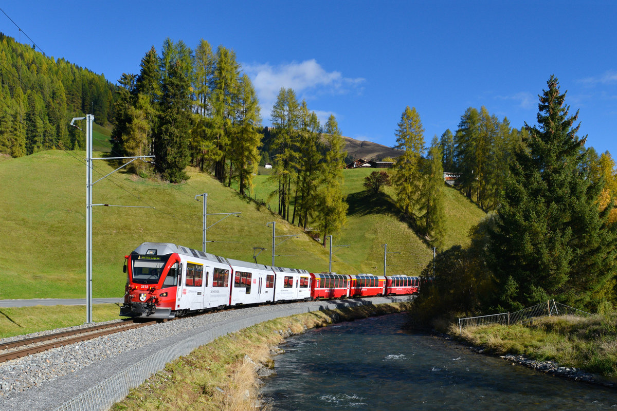 ABe 8/12 3512 mit D 961 am 05.10.2017 bei Davos Glaris. 