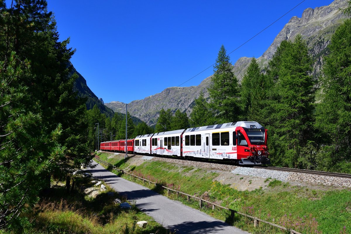 ABe 8/12 3512 mit einem IR am 04.09.2019 im Val Bever.
