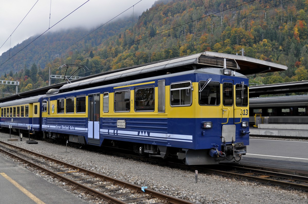 ABeh 4/4 313 der BOB wartet beim Bahnhof Interlaken Ost. Die Aufnahme stammt vom 10.10.2015.