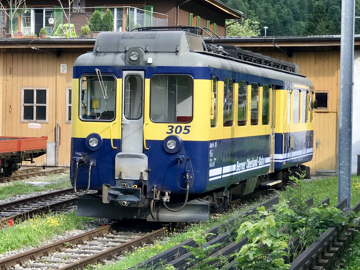ABeh 4/4 I 305  Gündlischwand  am 15.6.17 Solo hinter dem Bhf Zweilütschinen abgestellt.