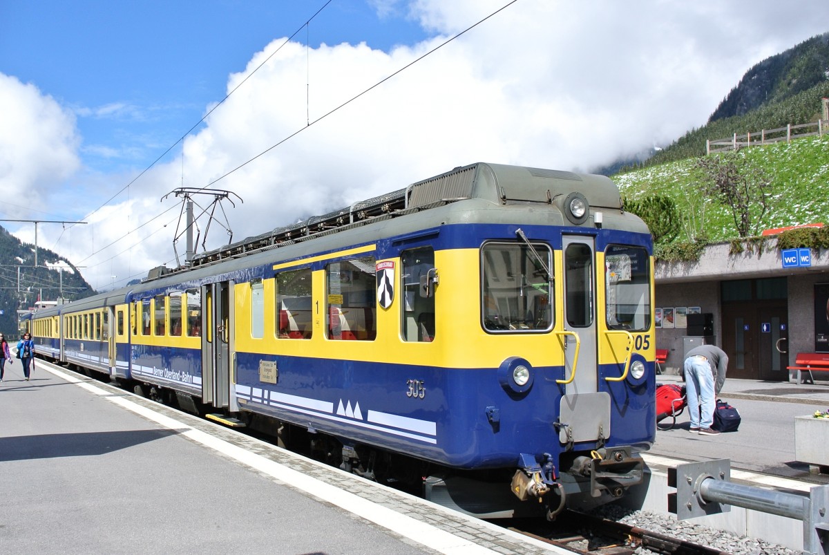 ABeh 4/4 I Nr. 305 in Grindelwald, 29.04.2014.