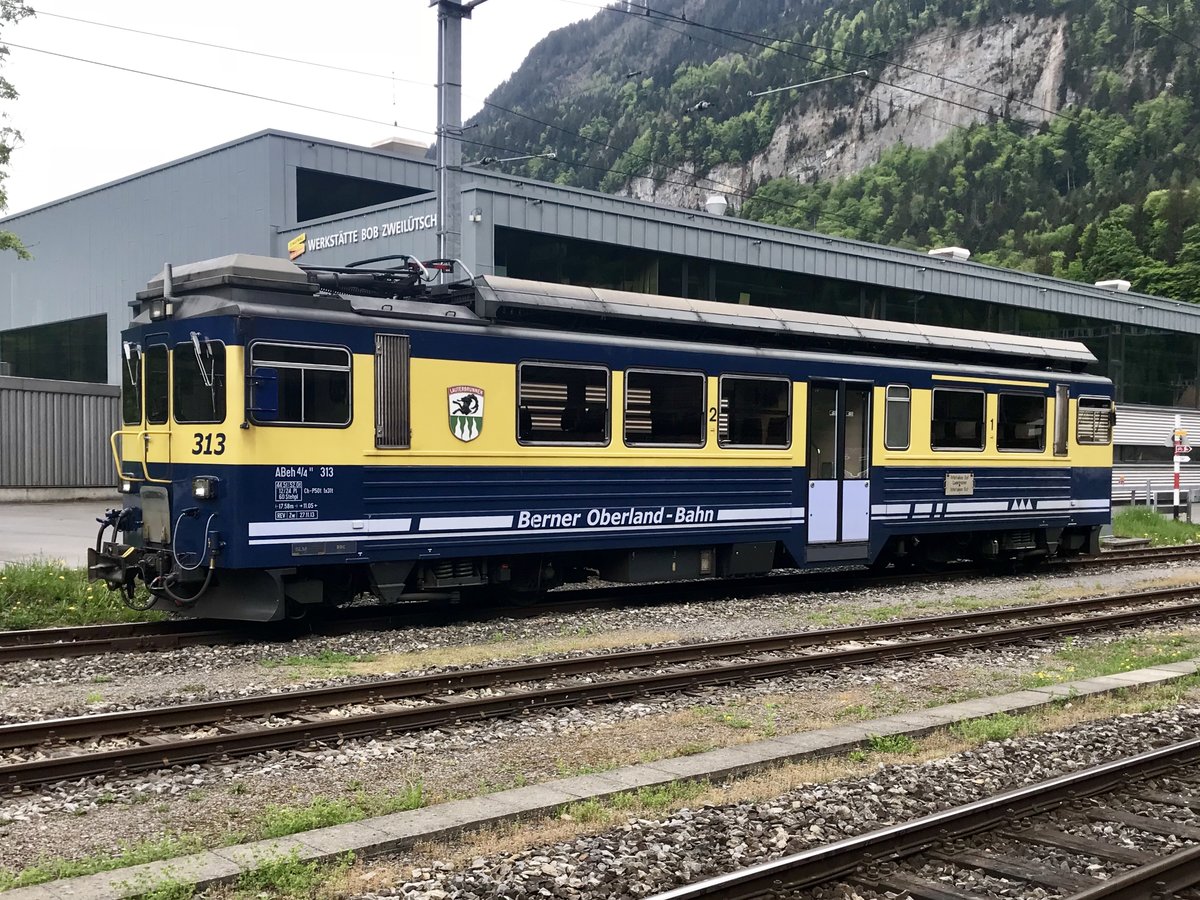ABeh 4/4 II 313  Lauterbrunnen  am 29.4.18 in Zweilütschinen Solo abgestellt.