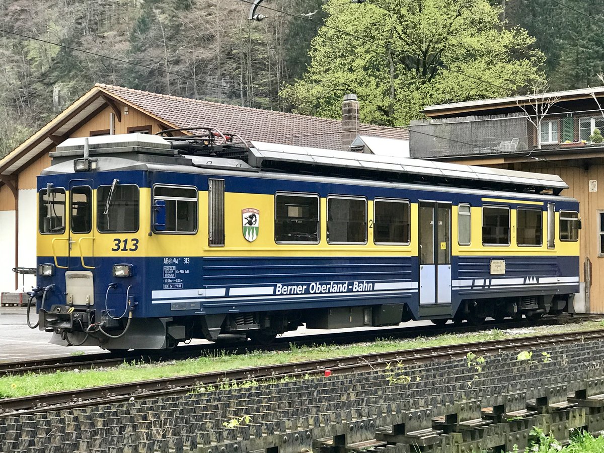 ABeh II 4/4 313  Lauterbrunnen  am 17.4.17 Solo hinter dem Bhf Zweilütschinen abgestellt.
