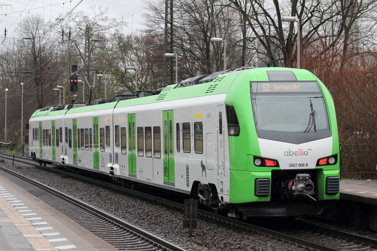 Abellio 3427 006 als S2 nach Dortmund Hbf. in Recklinghausen-Süd 1.2.2020