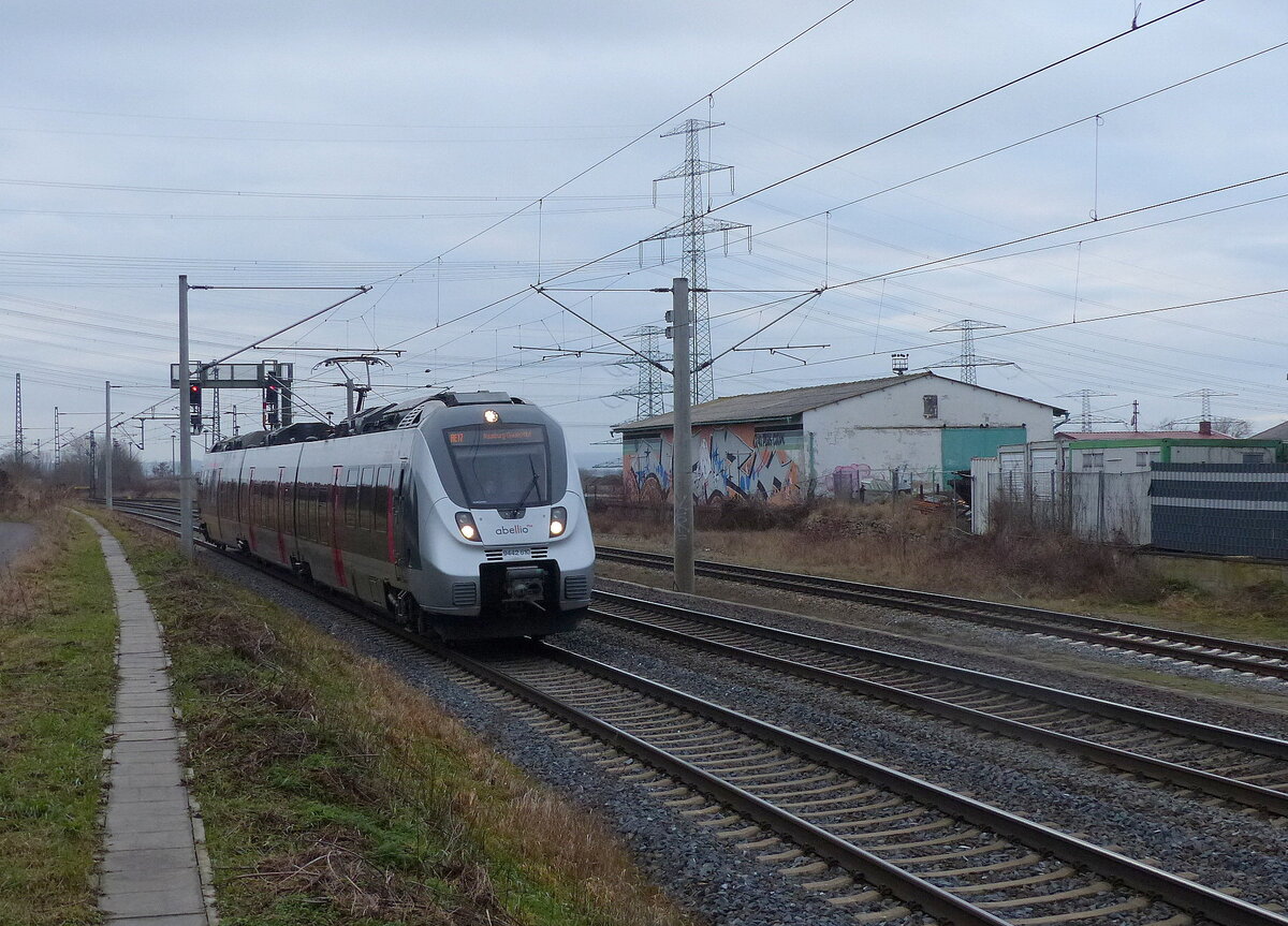 abellio 9442 610 als RE 74527 von Erfurt Hbf nach Naumburg (S) Hbf, am 10.01.2022 in Vieselbach.