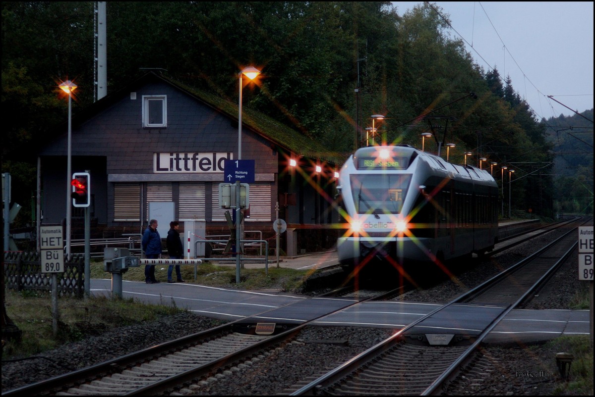 Abellio ET 22210 hat in Littfeld gehalten und fährt am 18.10.2015 um 18.25 Uhr weiter nach Siegen!